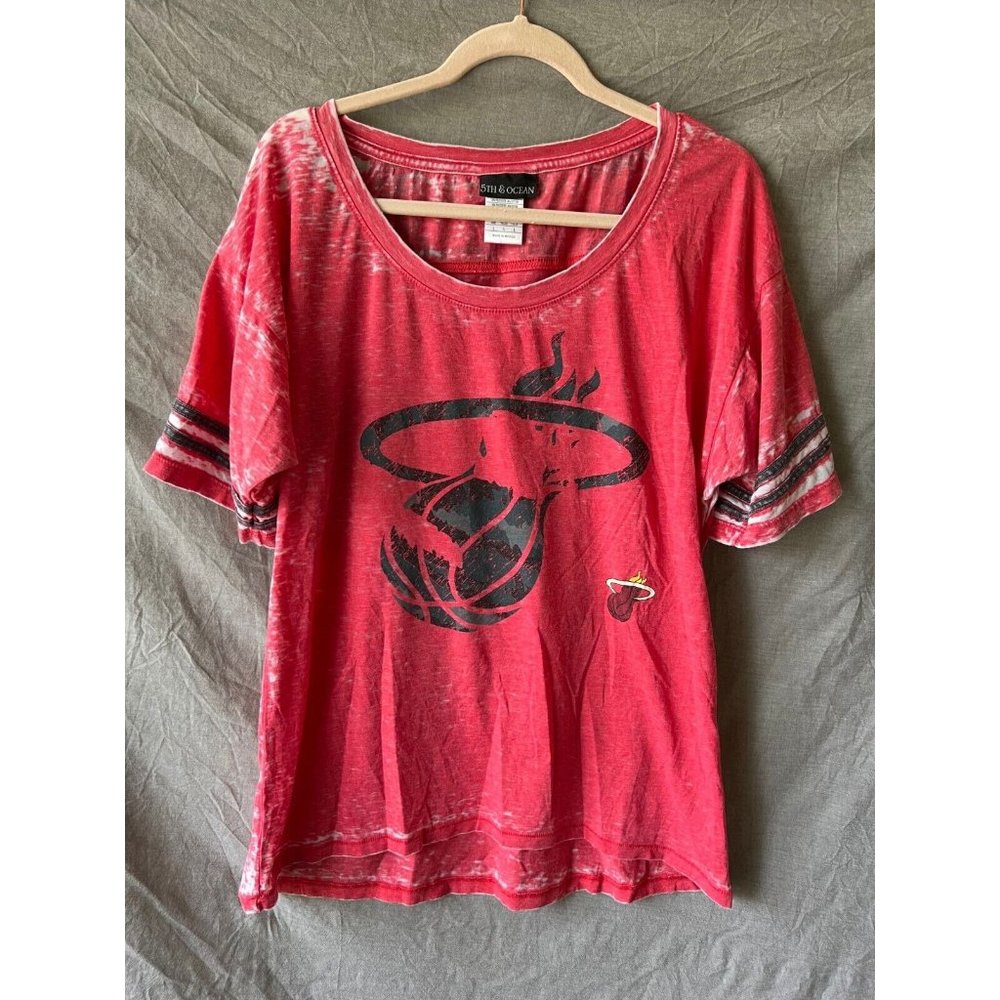 Miami Heat Shirt Women Large Red Short Sleeve Logo Pullover Ladies.